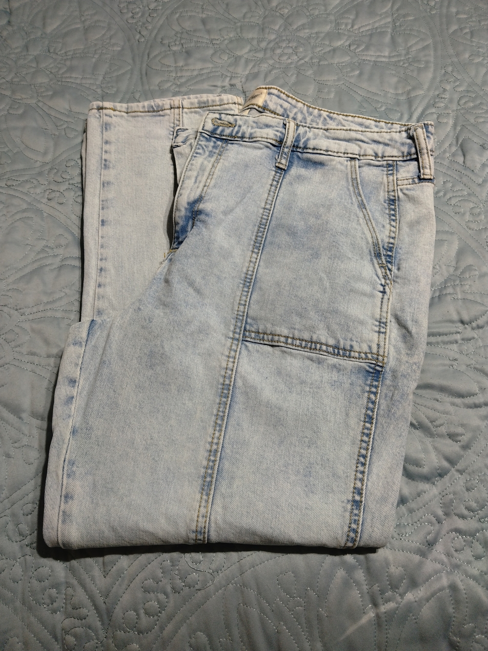Universal Thread Light Wash High-Rise Women's Jeans